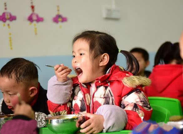 贵州松桃：山村幼儿园全部实行营养