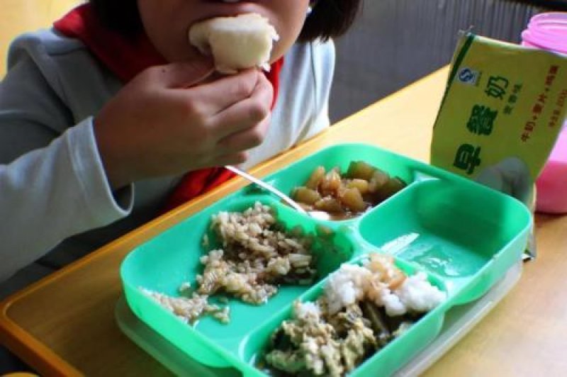 食材腐烂、荤菜变素面…孩子的营养